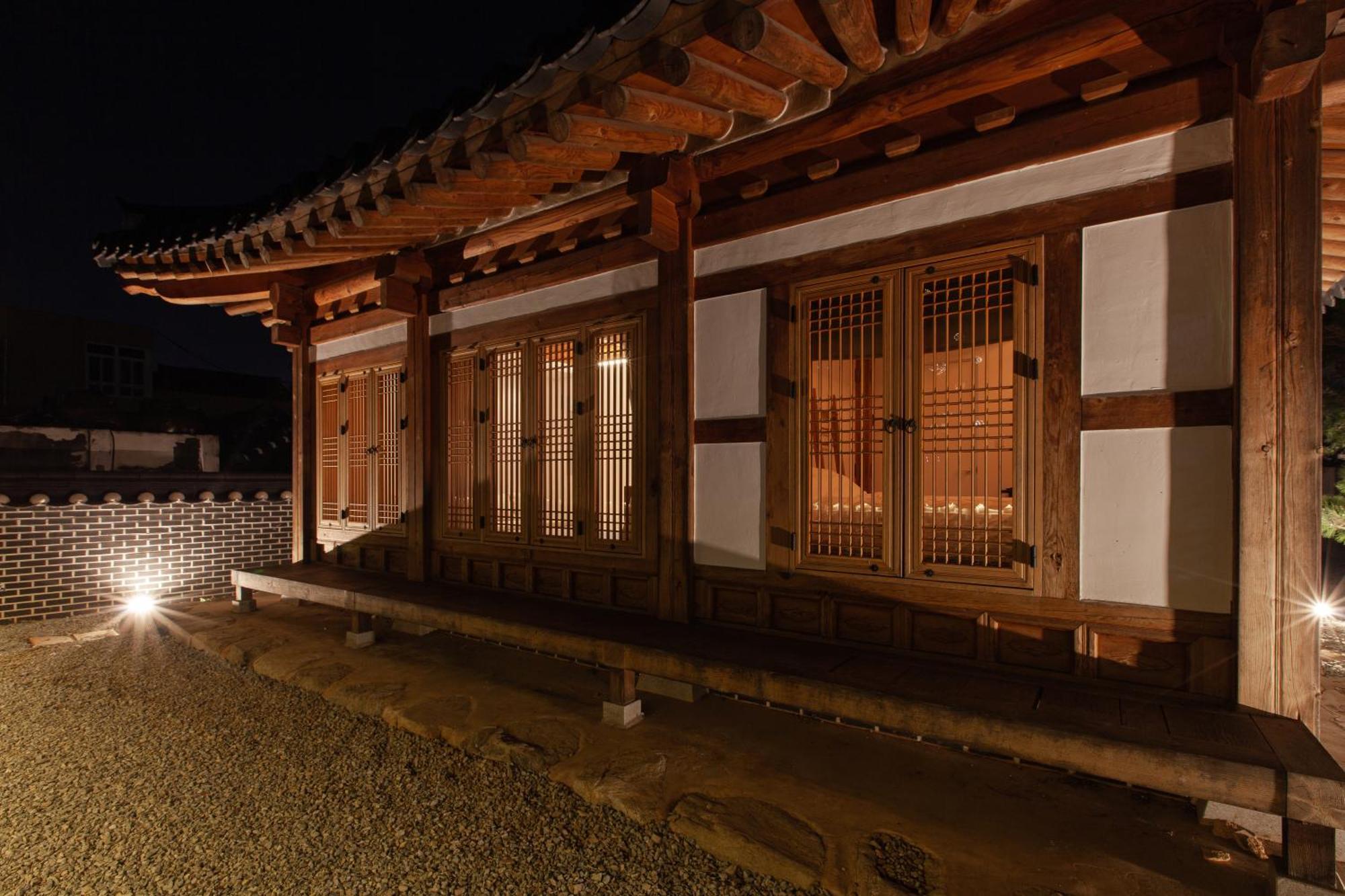Cheong-Yeon, The Korean Traditional House Hanok In Jeonju Hanok Village Buitenkant foto