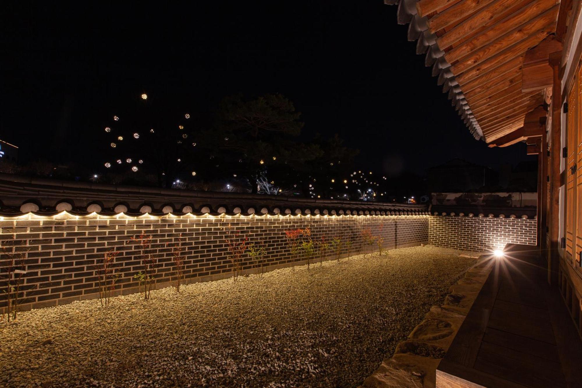 Cheong-Yeon, The Korean Traditional House Hanok In Jeonju Hanok Village Buitenkant foto