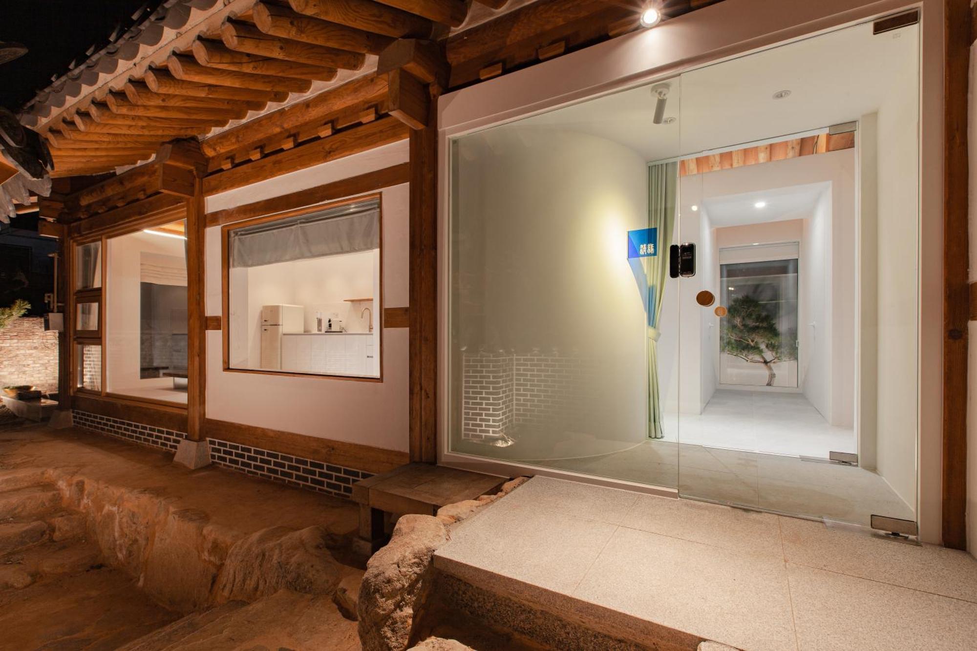 Cheong-Yeon, The Korean Traditional House Hanok In Jeonju Hanok Village Buitenkant foto
