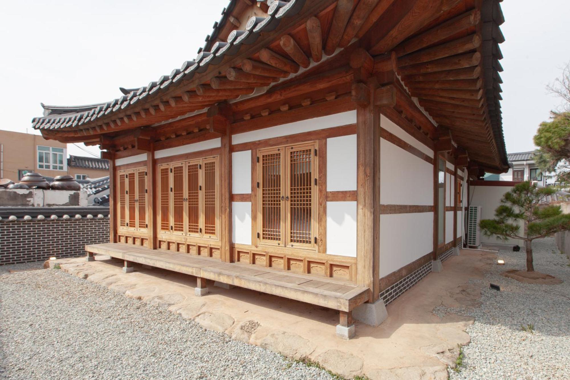 Cheong-Yeon, The Korean Traditional House Hanok In Jeonju Hanok Village Buitenkant foto
